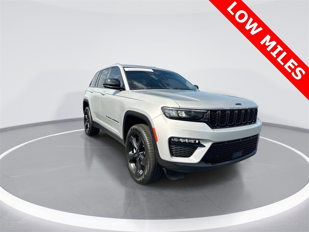 Used 2024 Jeep Grand Cherokee Limited w/ Black Appearance Package image 2