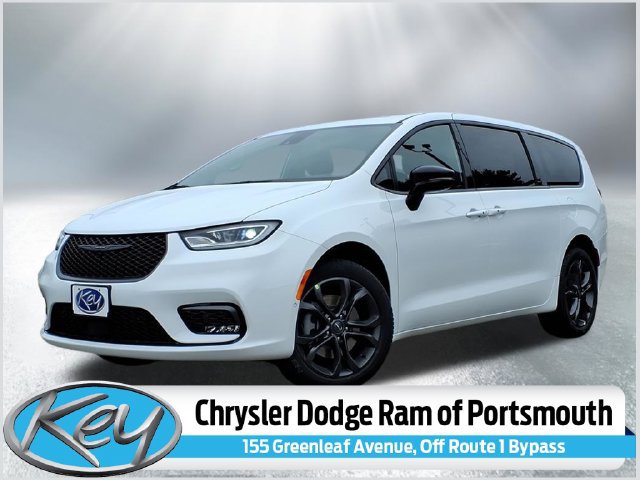 Used 2026 Chrysler Pacifica Select