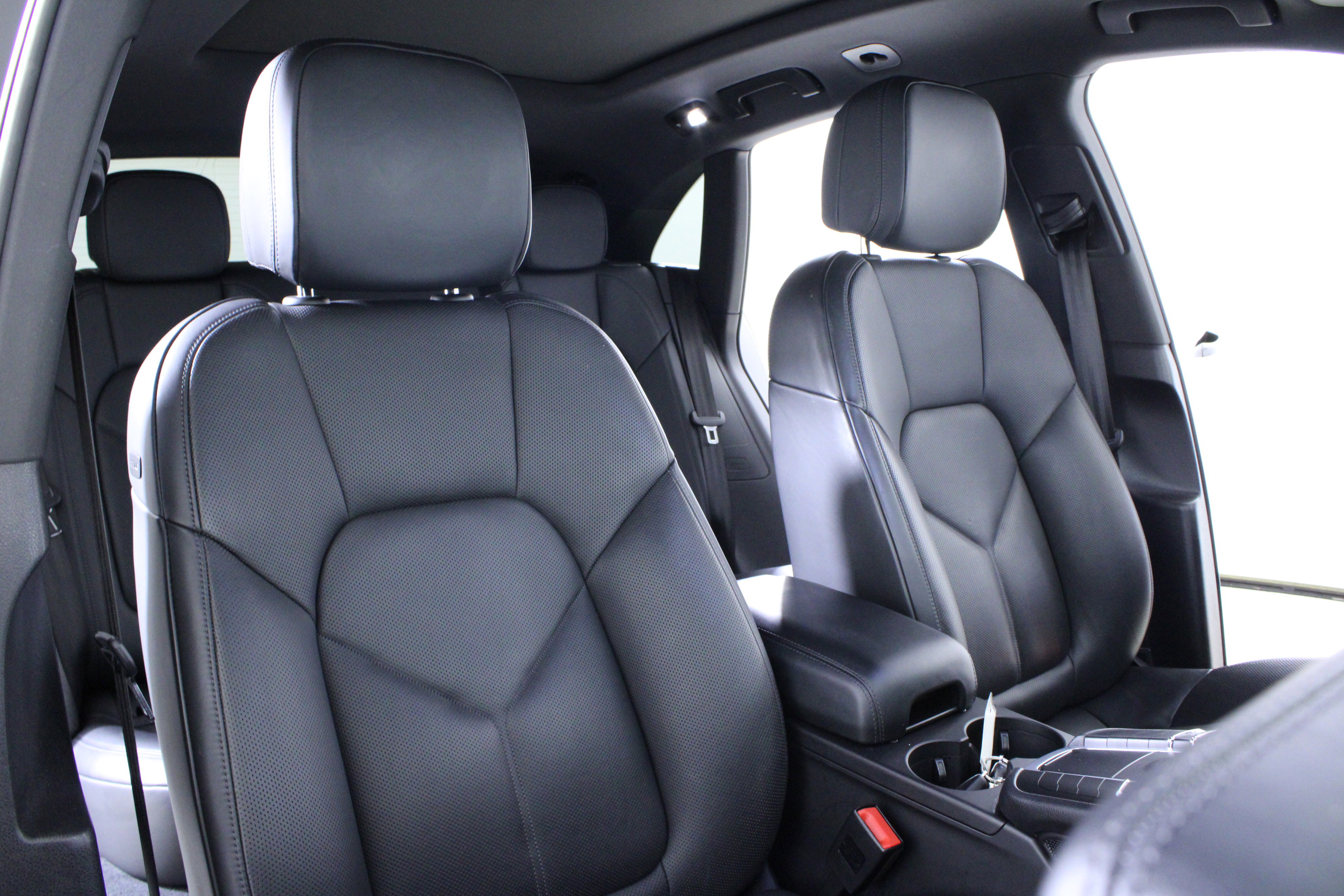 Used 2020 Porsche Macan image 18