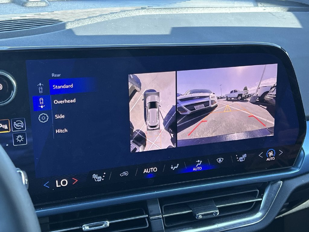 Used 2024 Chevrolet Equinox EV LT w/ LPO, Blackout Package FWD image 19