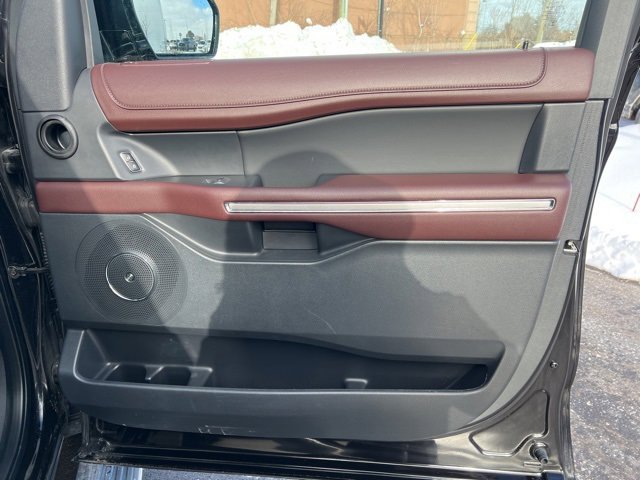 Used 2023 Ford Expedition Limited image 10