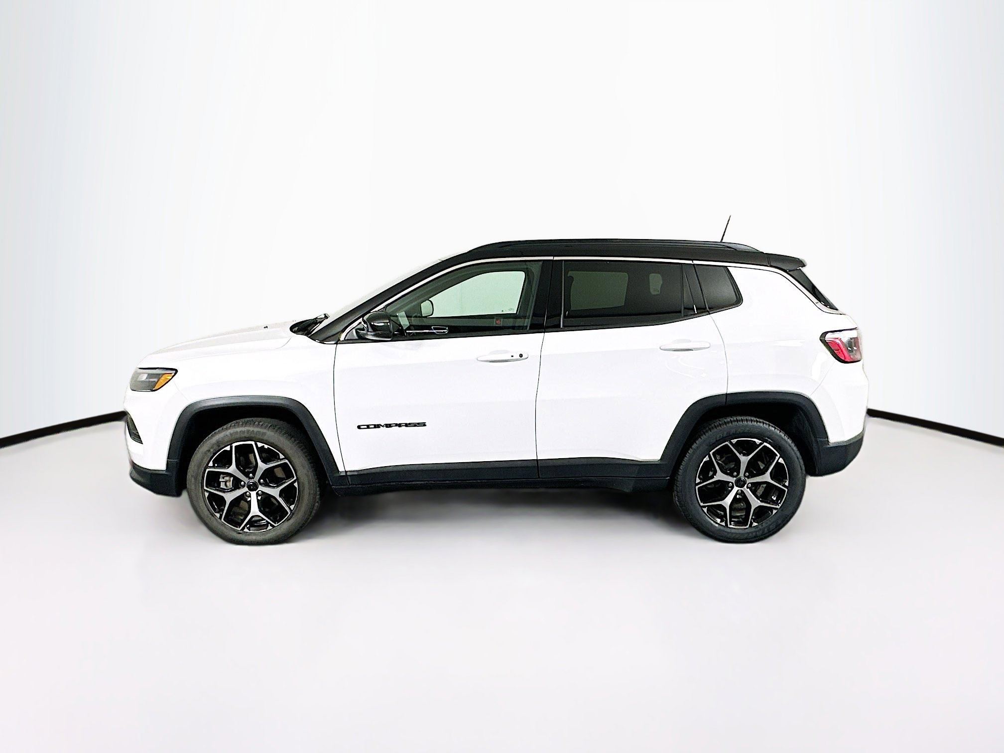 Used 2025 Jeep Compass Limited image 4
