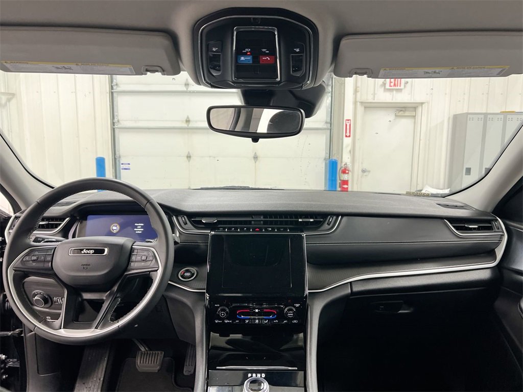 Used 2023 Jeep Grand Cherokee Laredo image 10