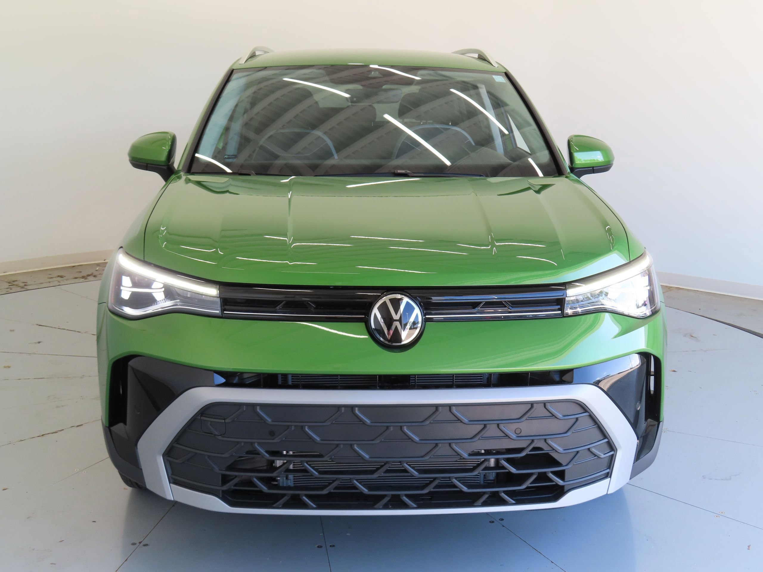New 2025 Volkswagen Taos SE image 10