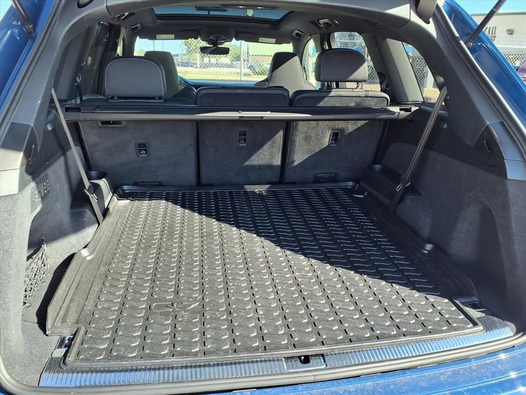 Used 2025 Audi SQ7 Prestige image 11