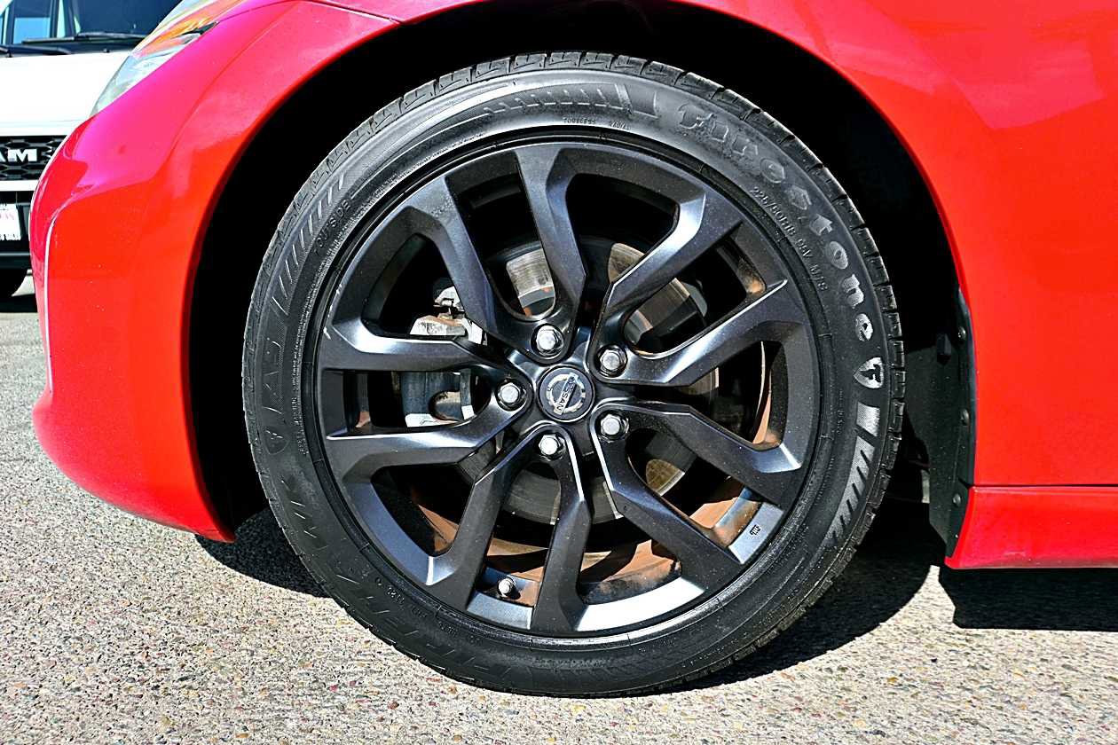 Used 2016 Nissan 370Z Coupe RWD image 13