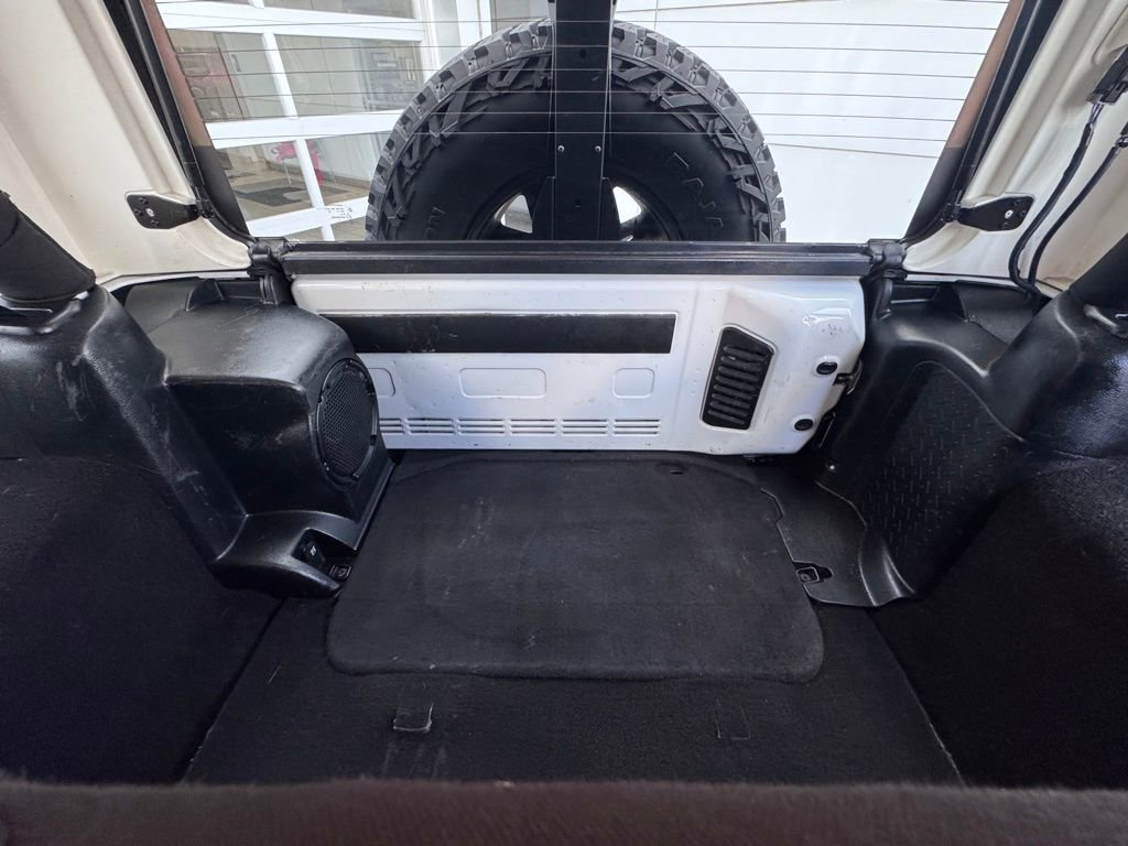 Used 2014 Jeep Wrangler Unlimited Sahara w/ Connectivity Group AWD/4WD image 26
