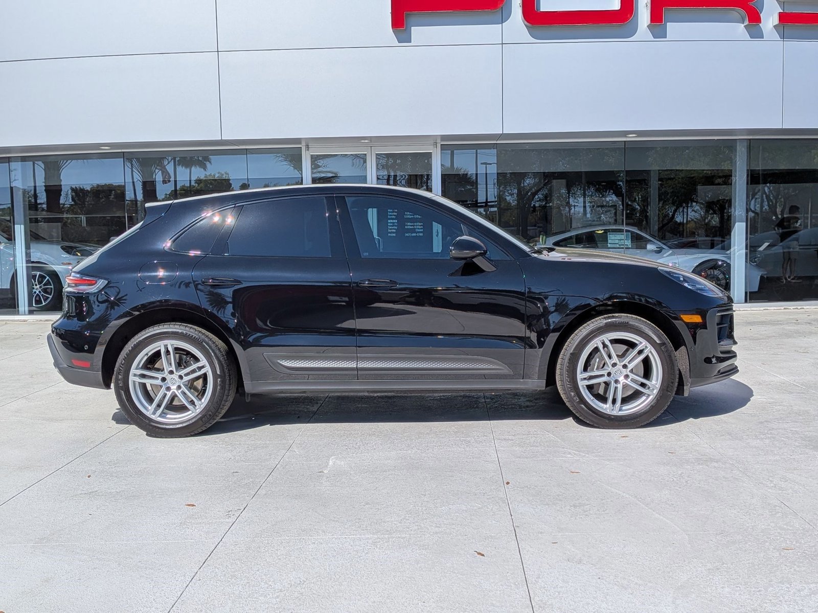 Certified 2023 Porsche Macan AWD/4WD image 8