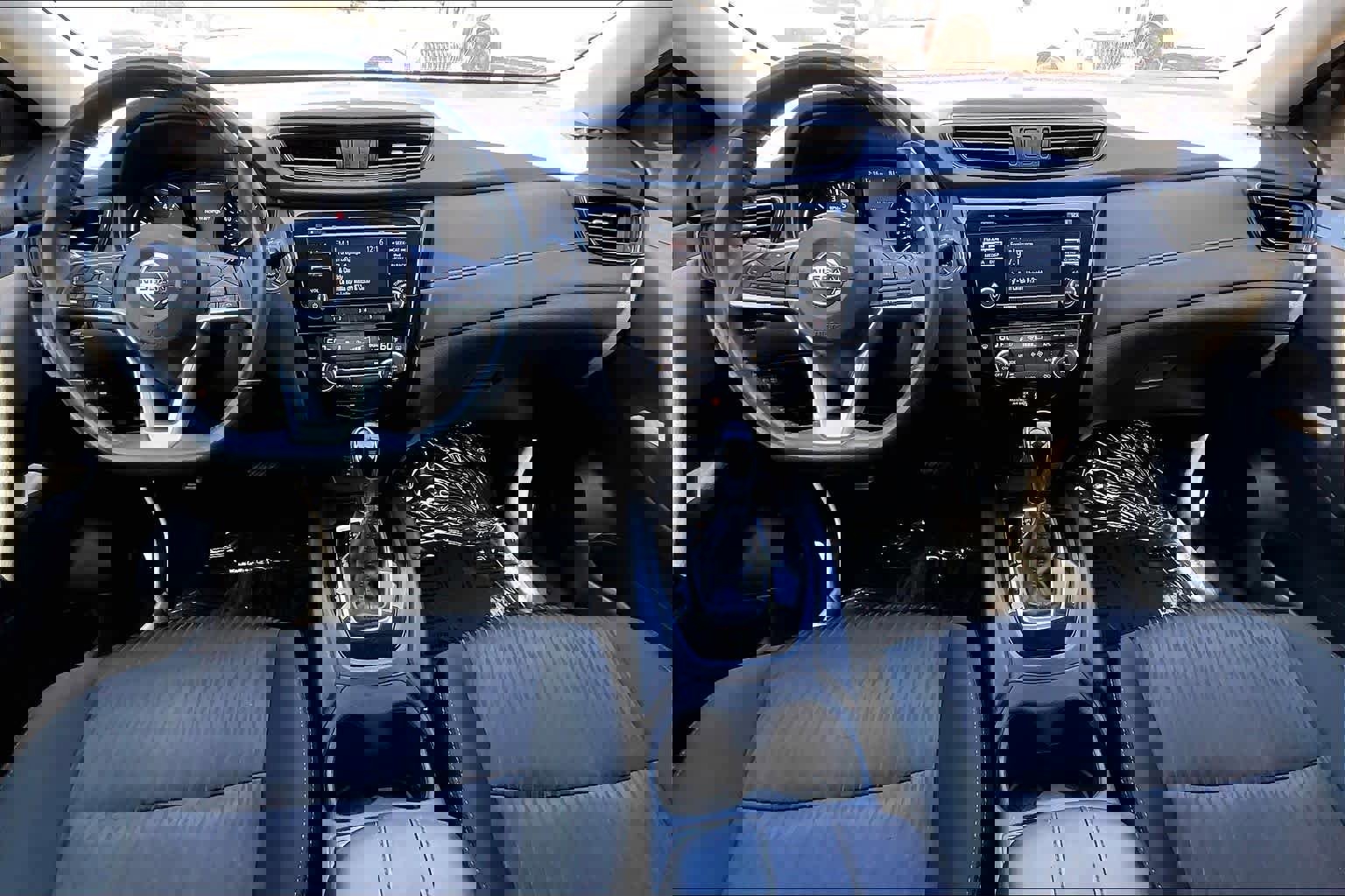 Used 2017 Nissan Rogue SV w/ Midnight Edition Package image 15