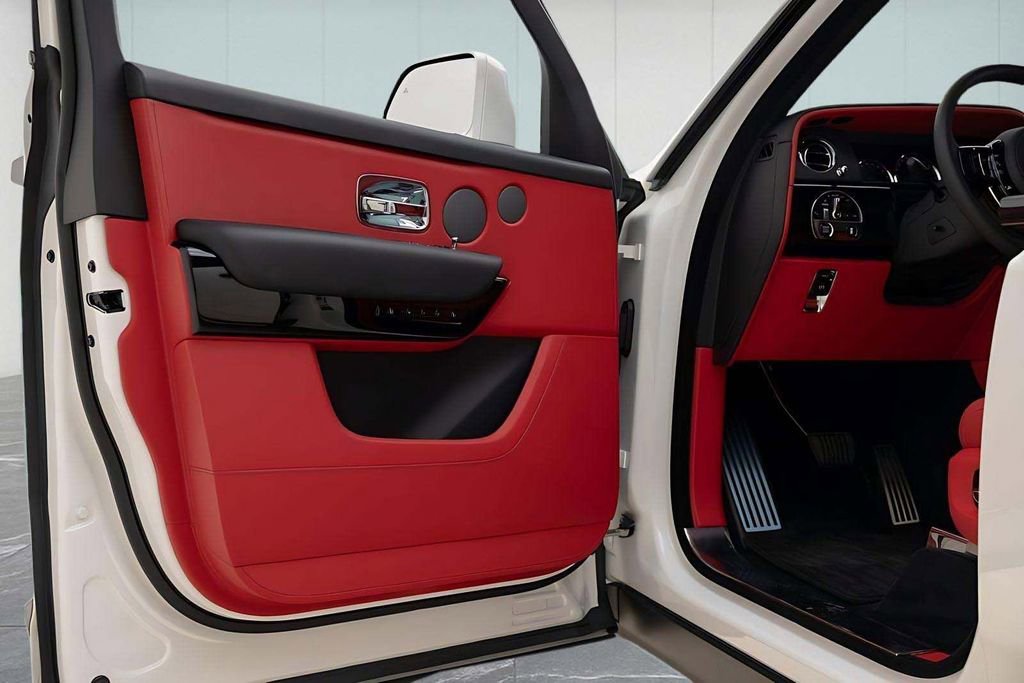 Used 2023 Rolls-Royce Cullinan image 19