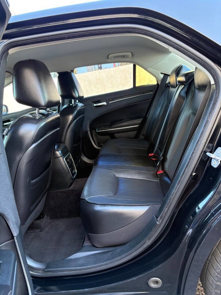 Used 2018 Chrysler 300 Limited image 25