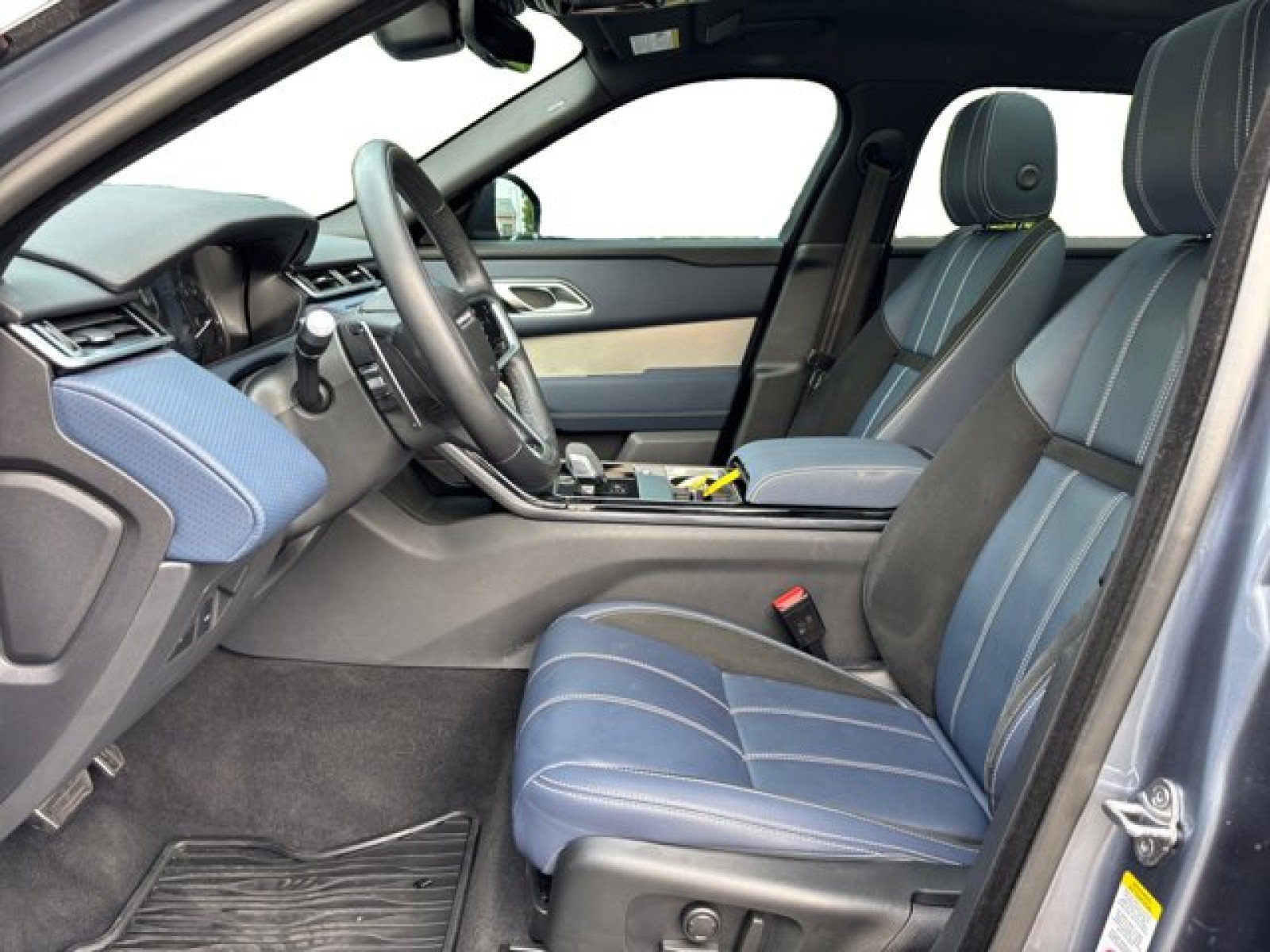 Certified 2022 Land Rover Range Rover Velar R-Dynamic S image 10