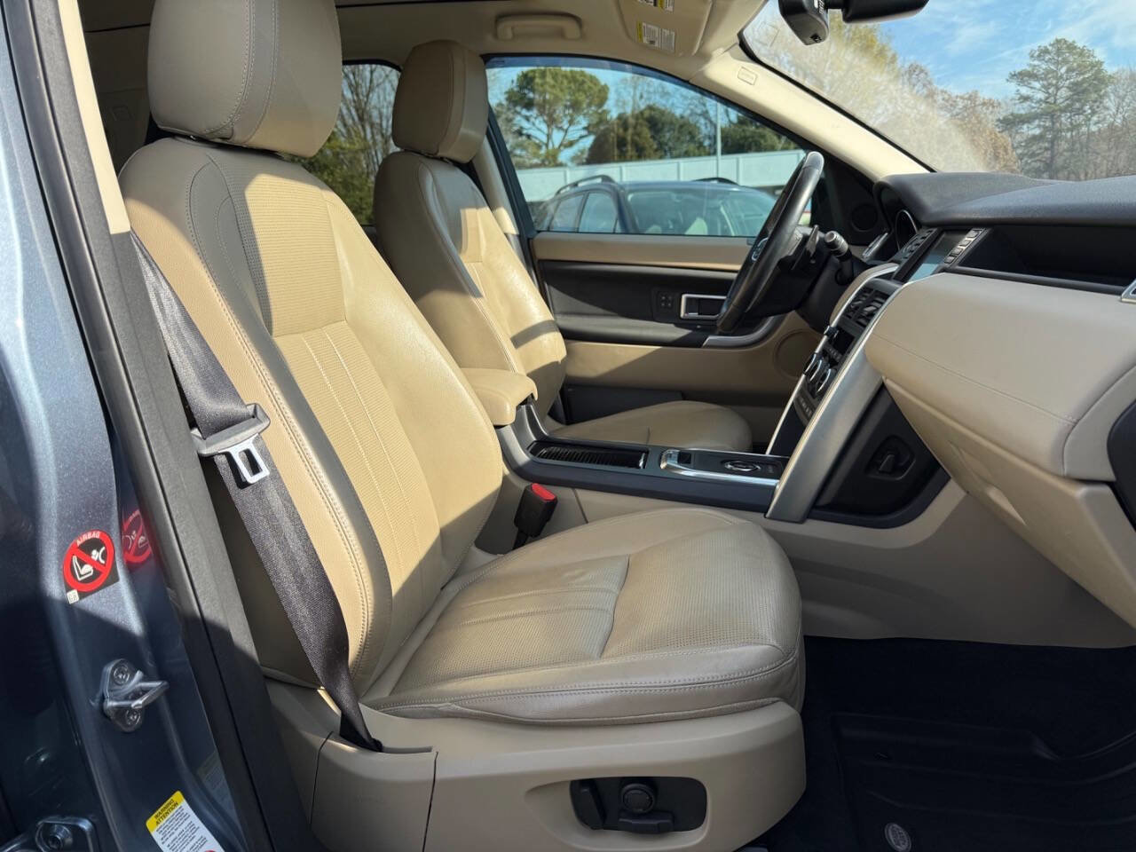 Used 2019 Land Rover Discovery Sport HSE image 11