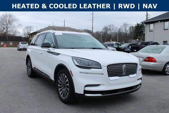 Used 2023 Lincoln Aviator Reserve w/ Elements Package Plus image 2