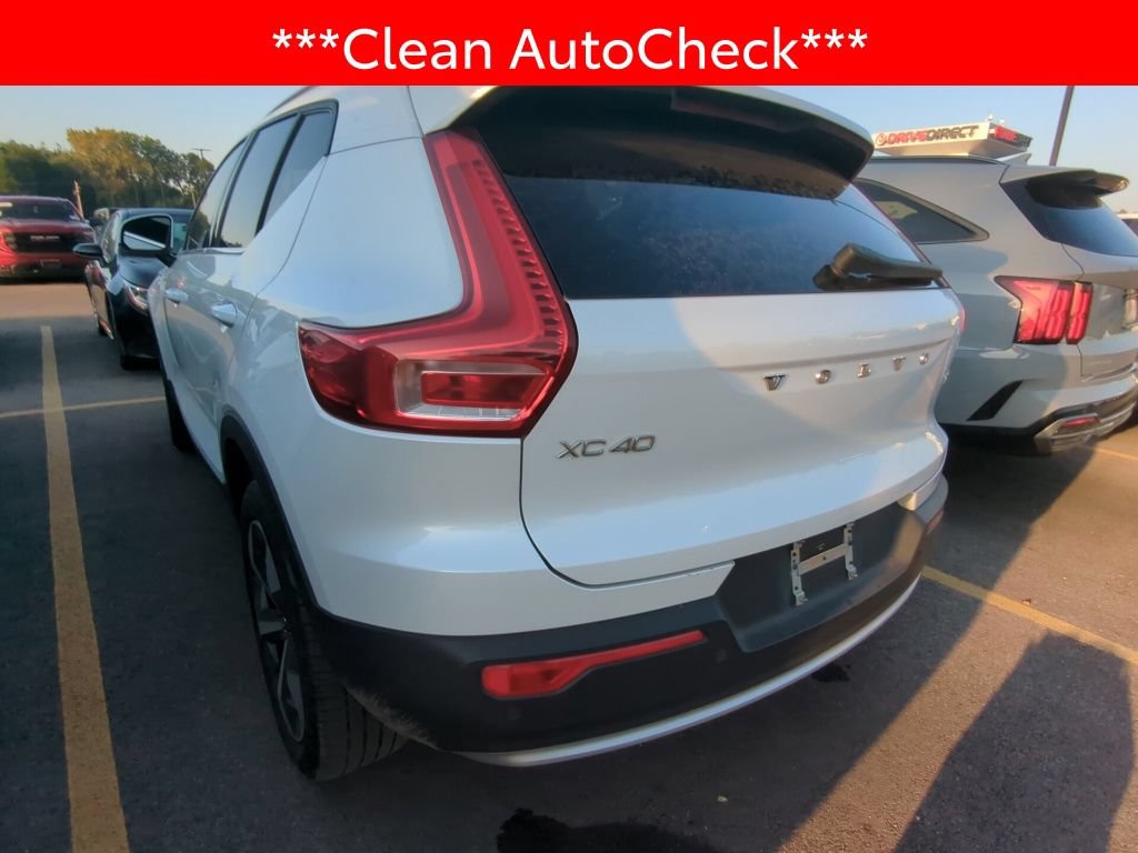 Used 2024 Volvo XC40 B5 Plus AWD/4WD image 4