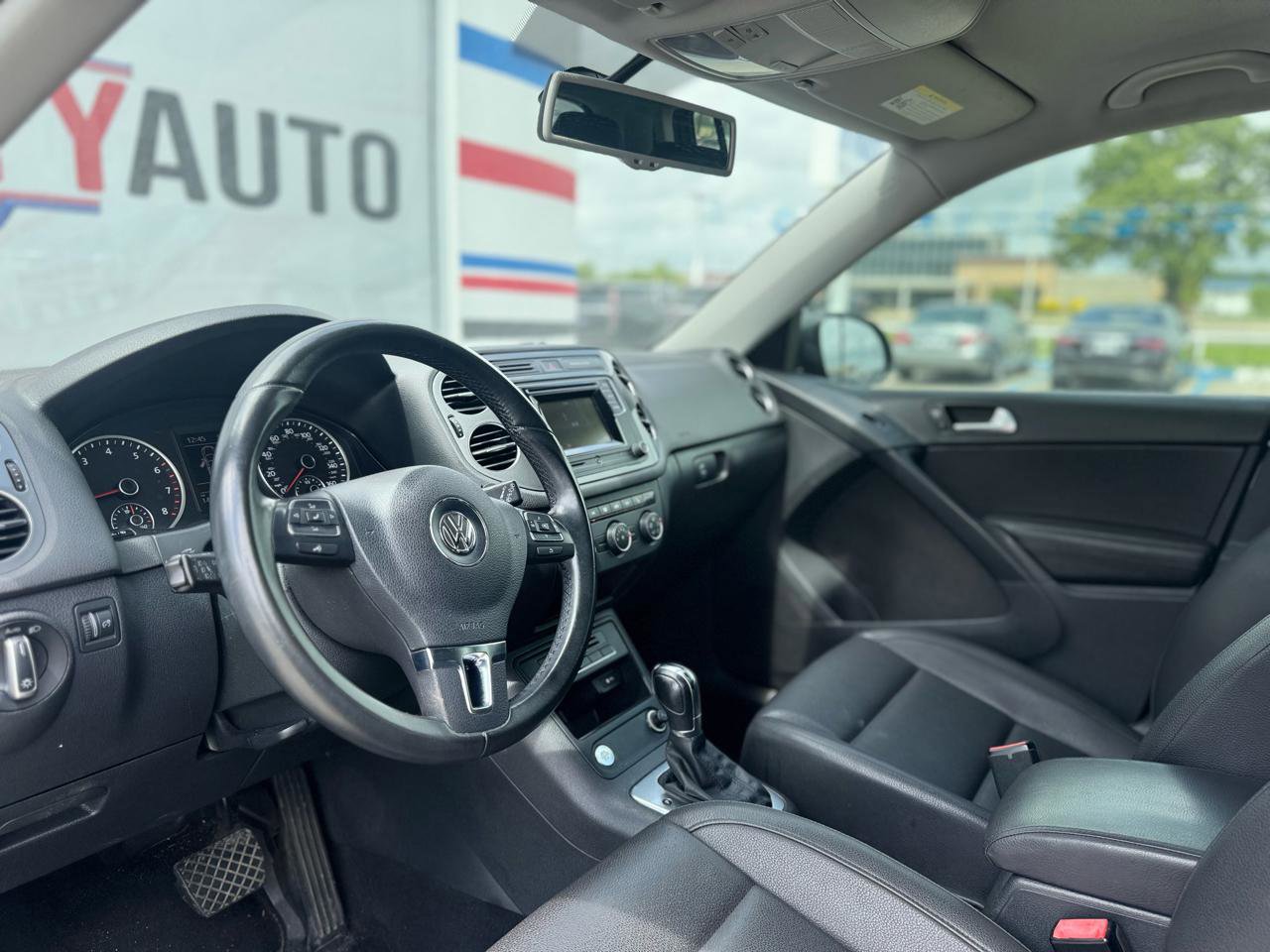 Used 2016 Volkswagen Tiguan S image 35