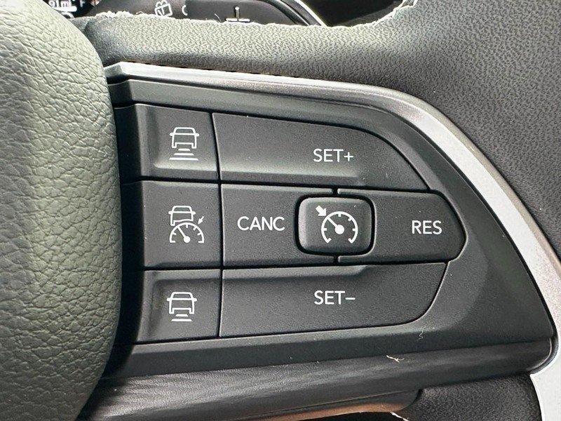 New 2025 Jeep Grand Cherokee Laredo image 12