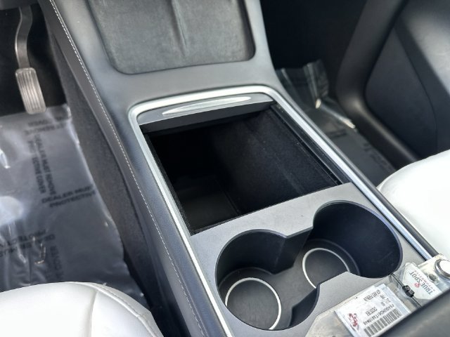 Used 2024 Tesla Model Y Long Range AWD/4WD image 21