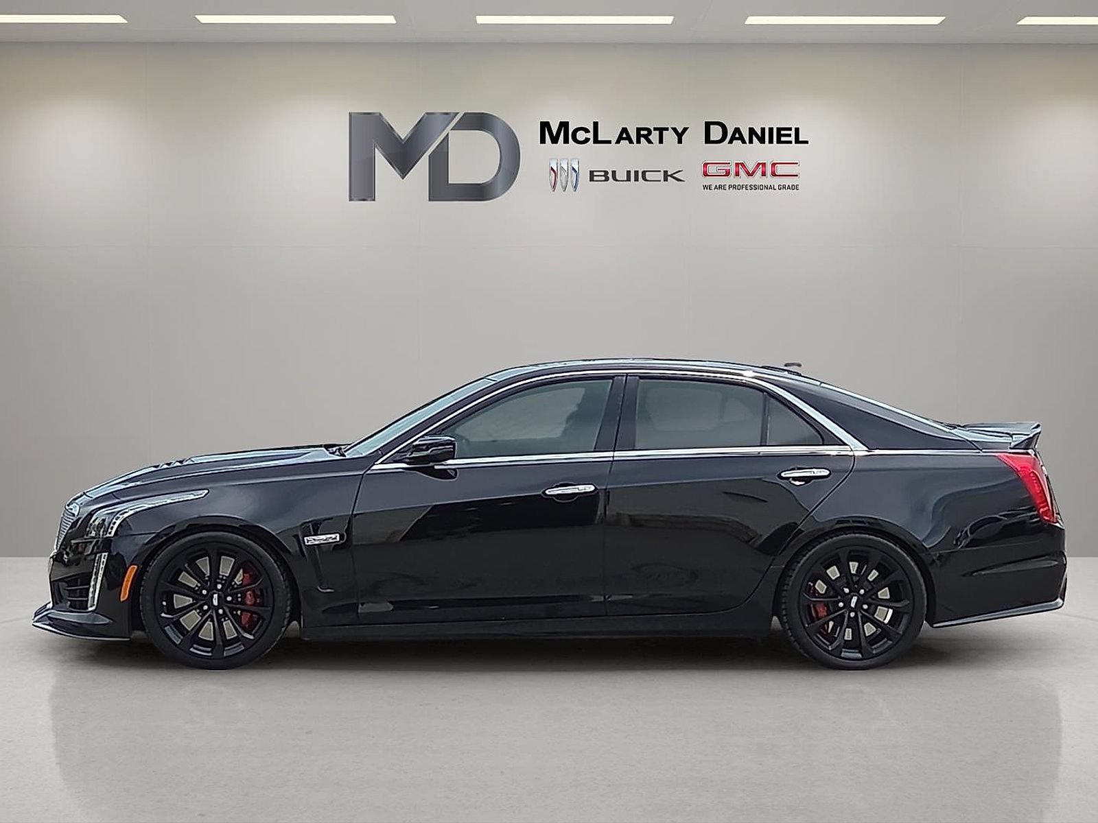 Certified 2018 Cadillac CTS V w/ Carbon Fiber Package RWD image 2