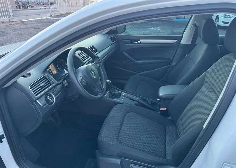 Used 2012 Volkswagen Passat 2.5 S image 9