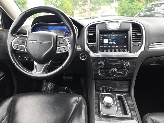 Used 2019 Chrysler 300 Touring w/ Quick Order Package 2EF RWD image 13