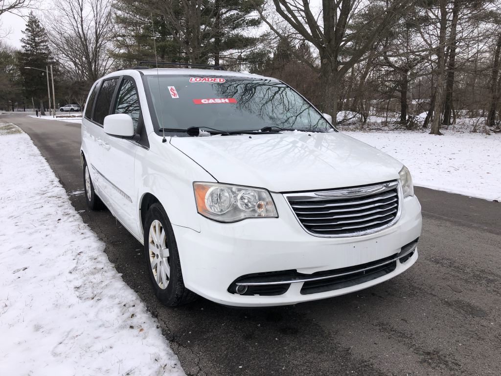 Used 2014 Chrysler Town & Country Touring image 3