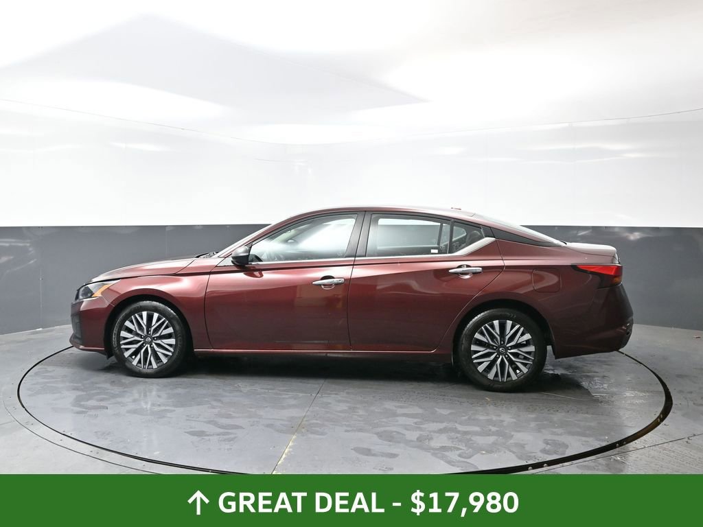Used 2024 Nissan Altima 2.5 SV image 12