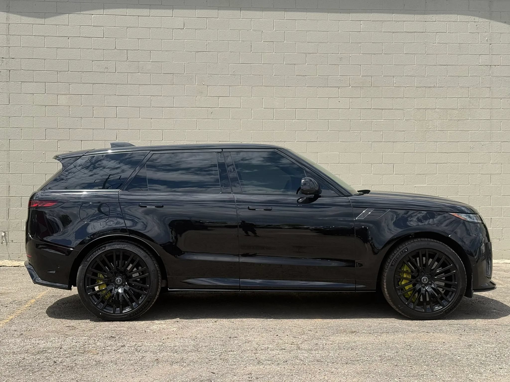 Used 2024 Land Rover Range Rover Sport AWD/4WD image 16