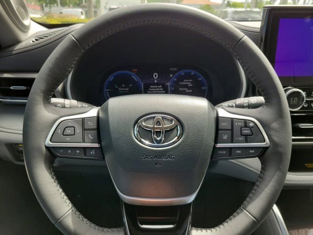 New 2026 Toyota Highlander Limited image 13