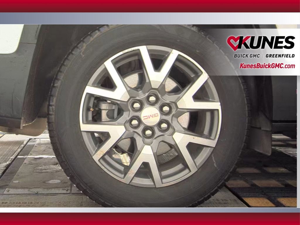 Used 2023 GMC Acadia SLE FWD image 15