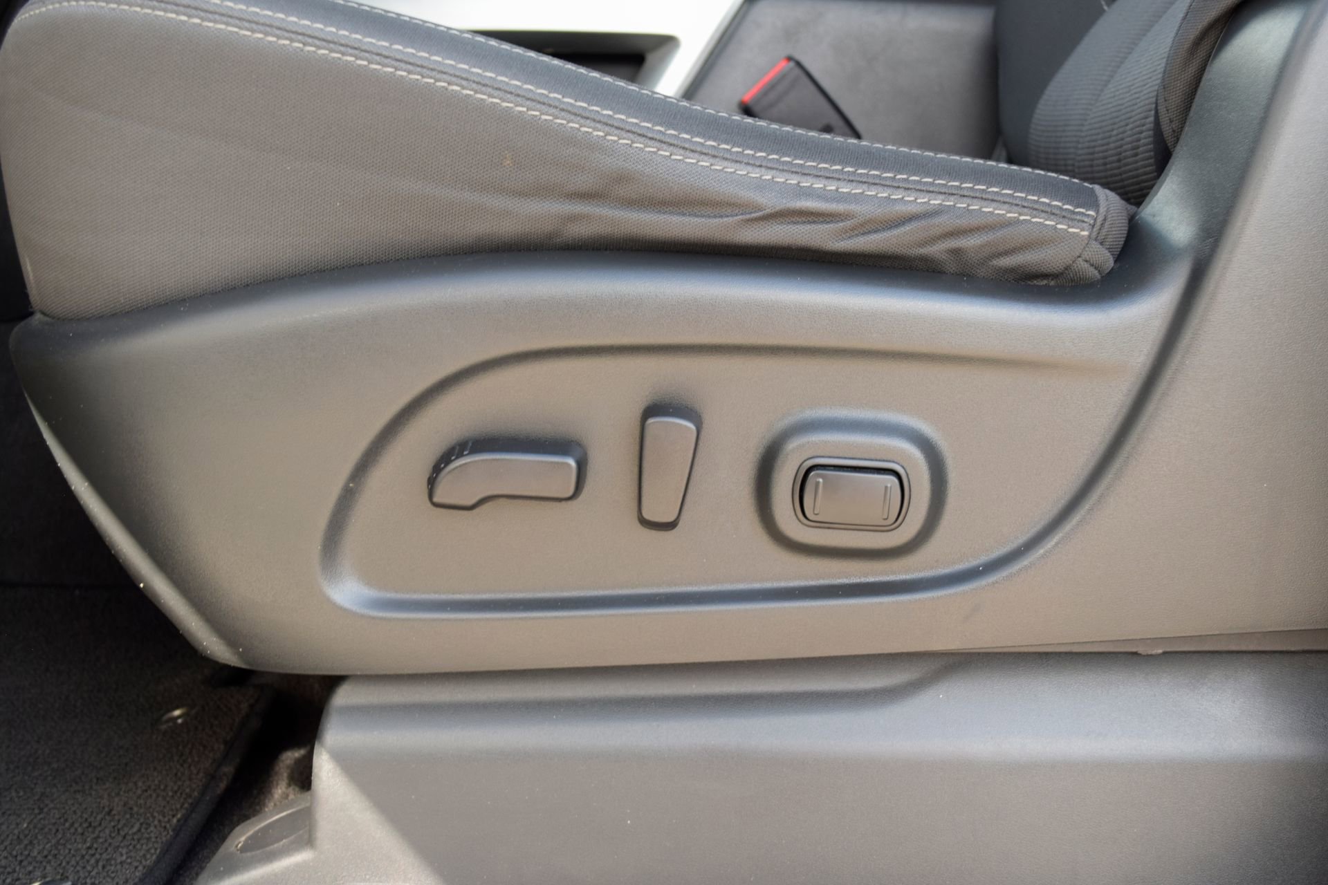 Used 2021 Nissan Titan SV w/ SV Convenience Package RWD image 16
