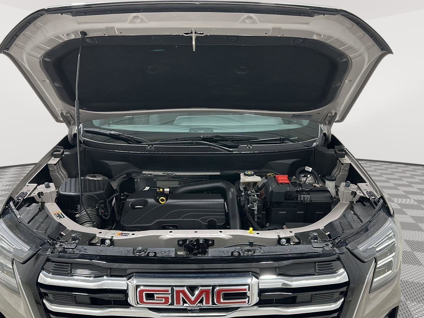 Used 2025 GMC Terrain Elevation image 28