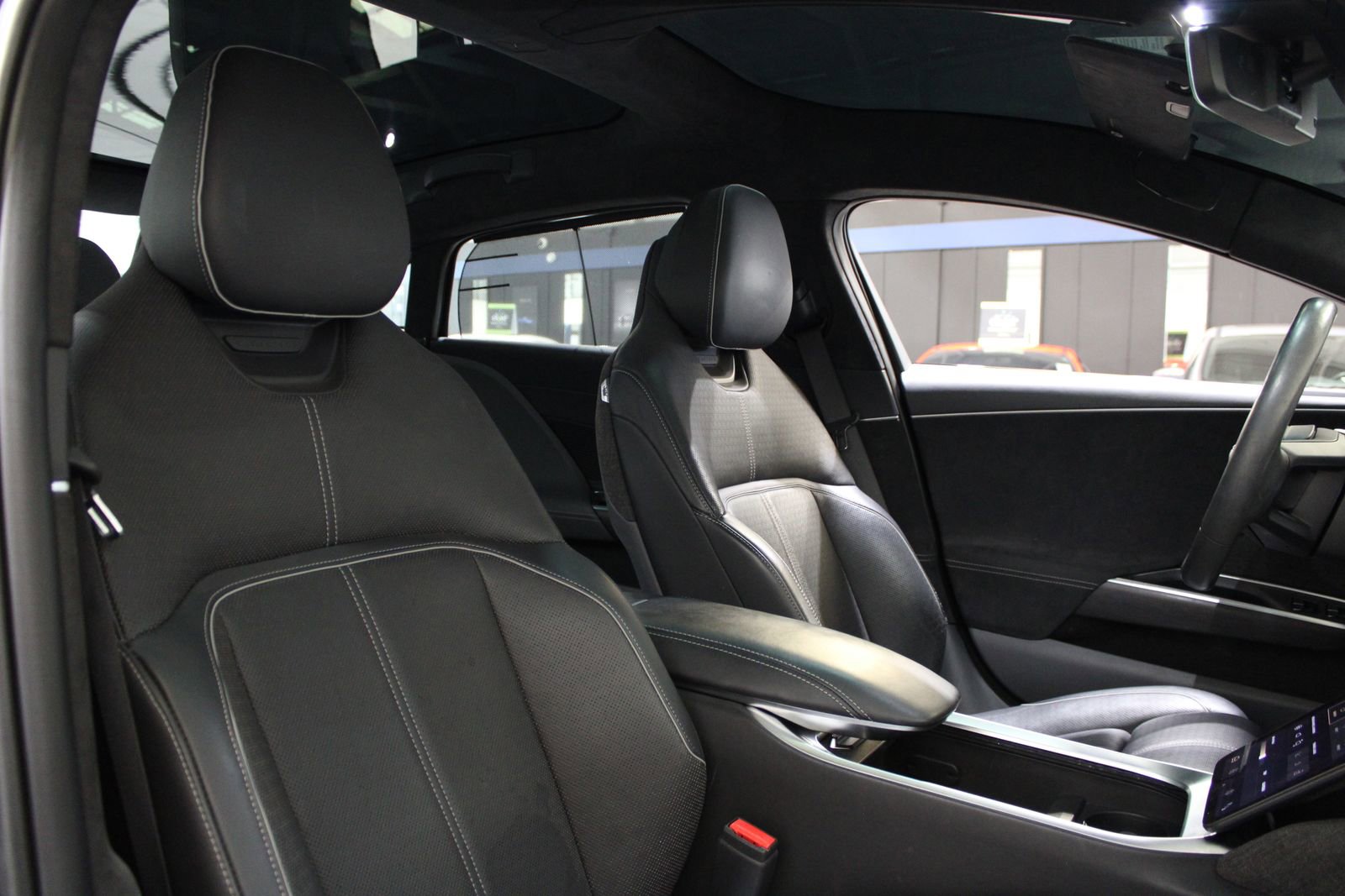 Used 2022 Lucid Air Grand Touring image 23