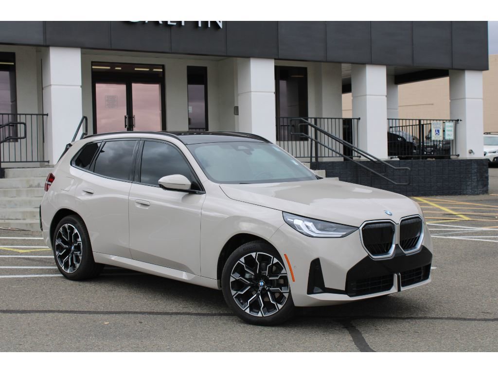 Used 2025 BMW X3 xDrive30i w/ Premium Package image 2