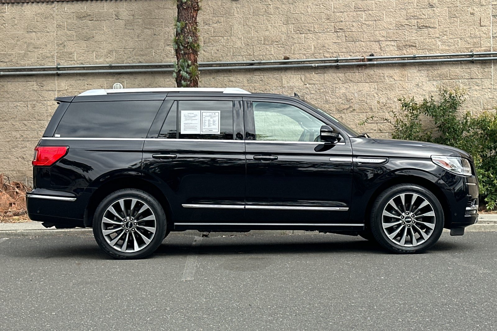 Used 2020 Lincoln Navigator Reserve RWD image 2
