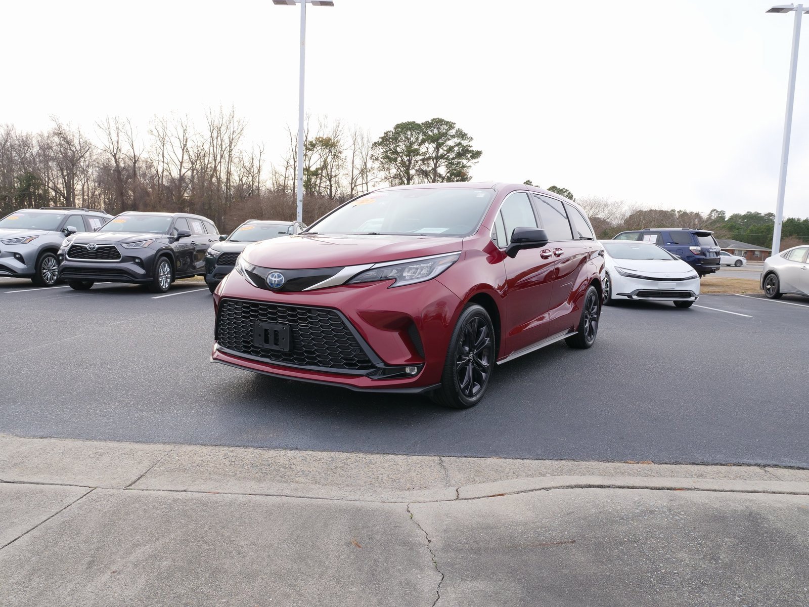 Used 2023 Toyota Sienna XSE image 8