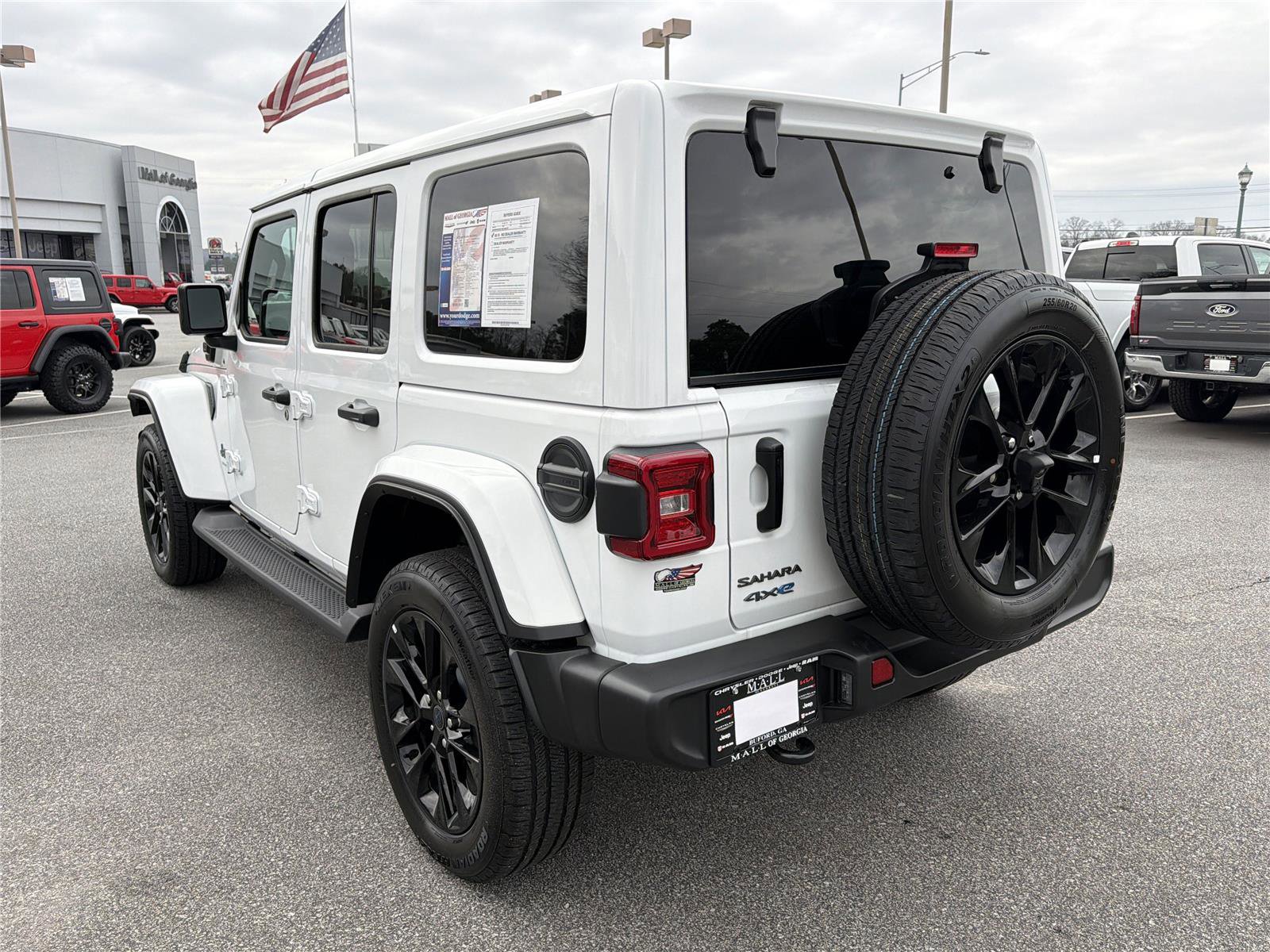 Used 2025 Jeep Wrangler Sahara image 8