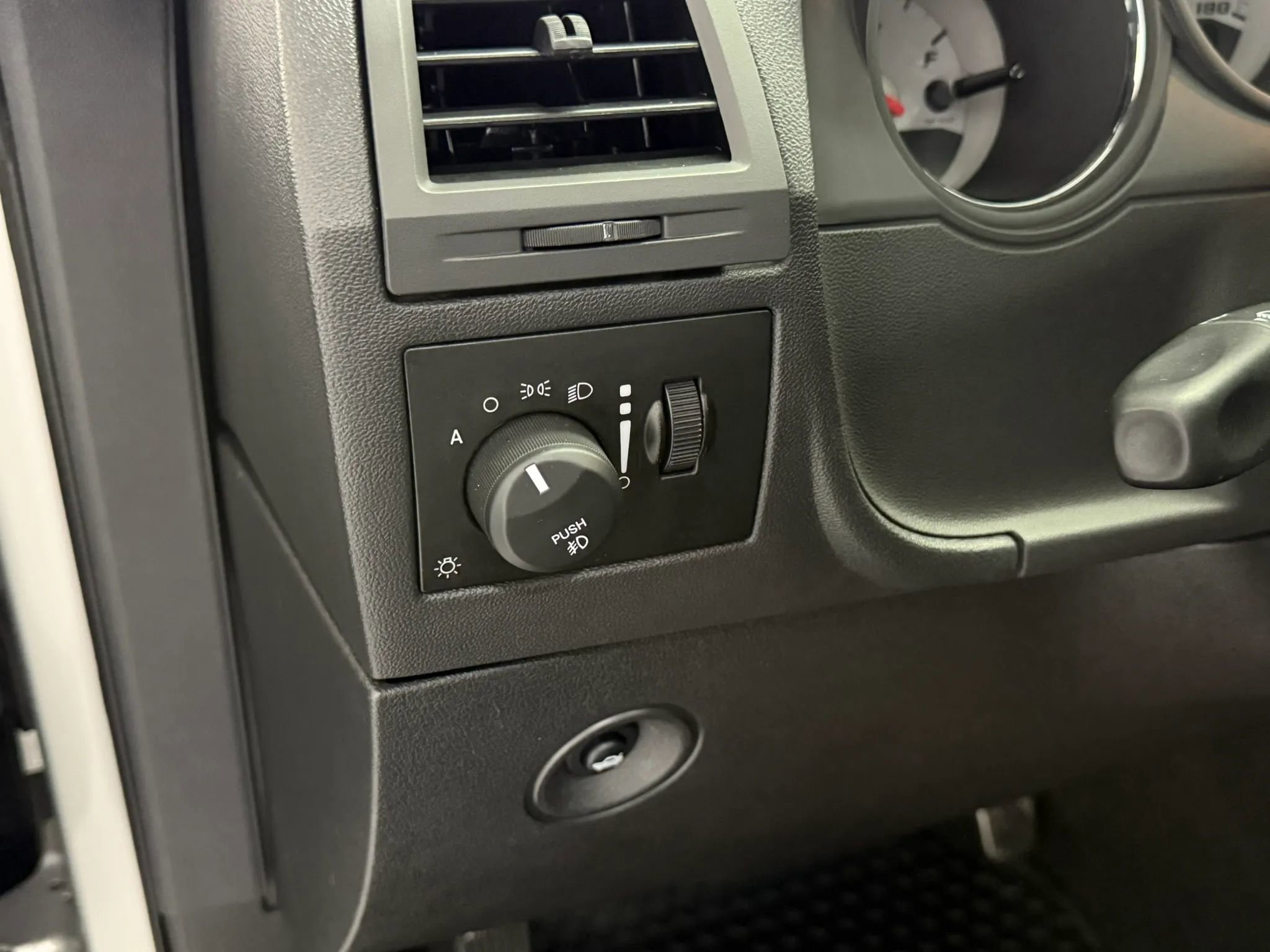 Used 2008 Dodge Challenger SRT8 image 24