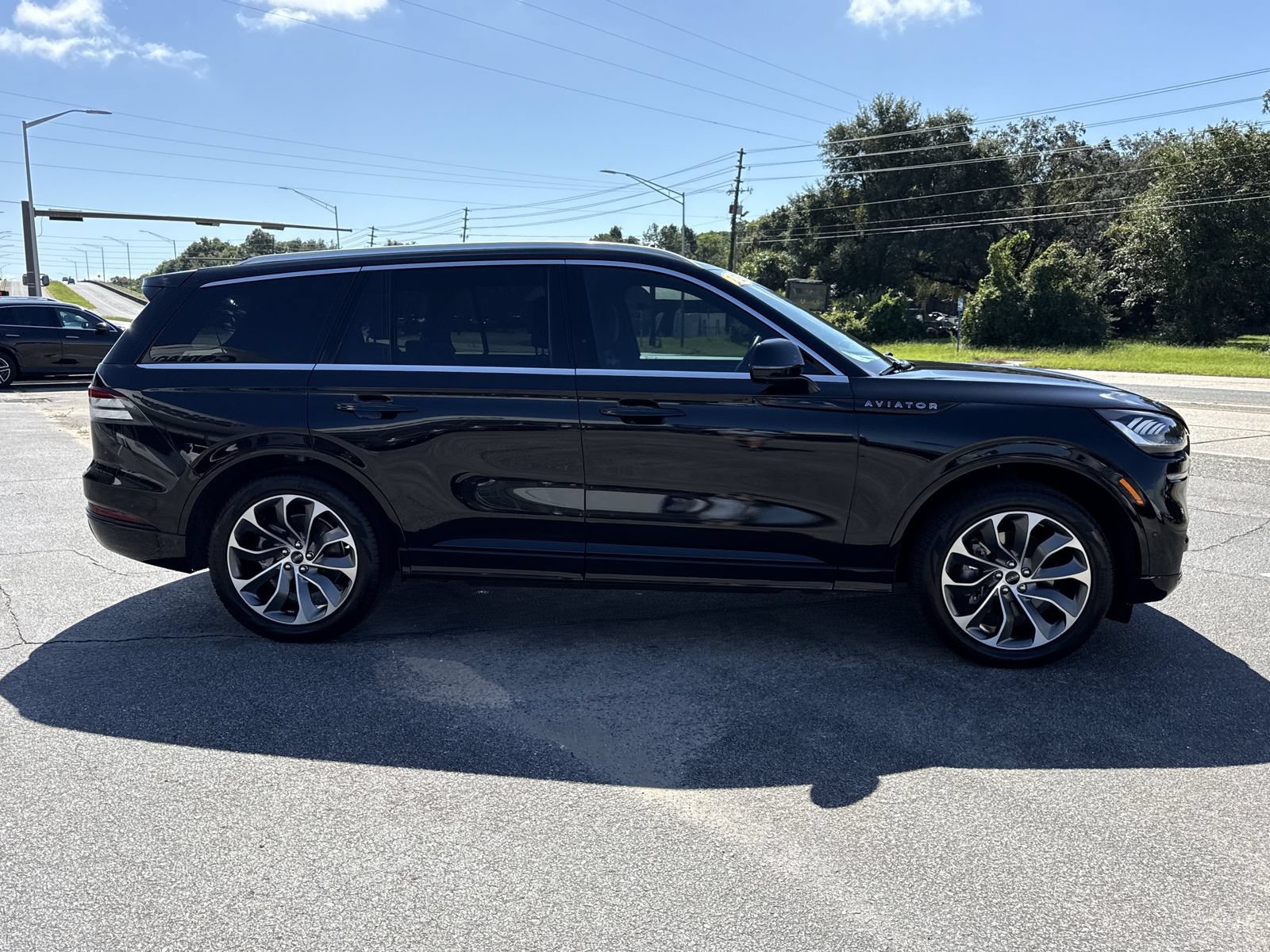 Used 2023 Lincoln Aviator Grand Touring w/ Elements Package Plus AWD/4WD image 6