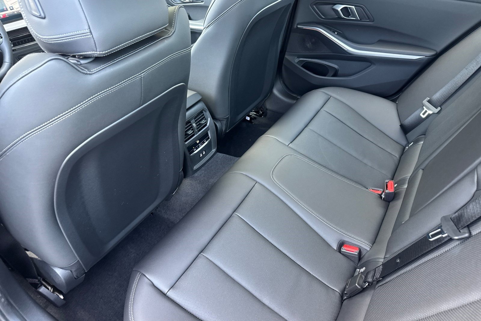 Used 2026 BMW 330i Sedan w/ Premium Package RWD image 21