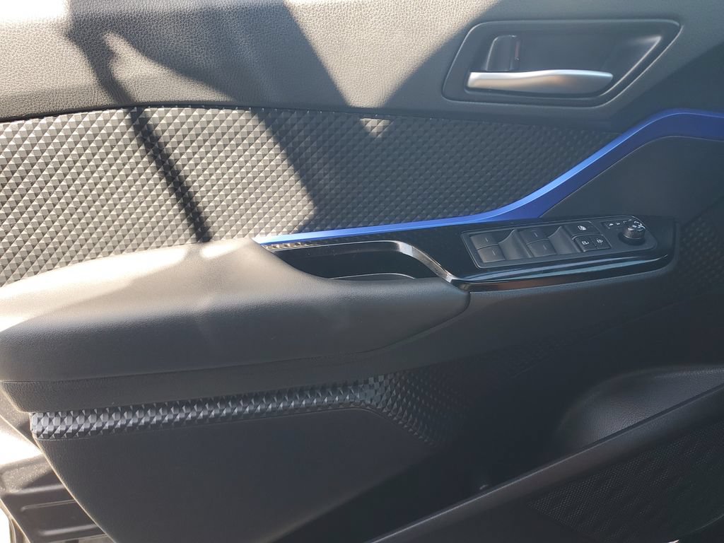 Used 2022 Toyota C-HR XLE FWD image 18