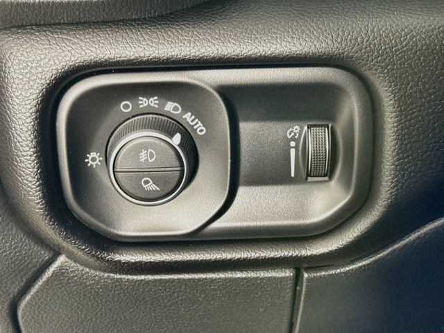 Used 2025 RAM 2500 Big Horn AWD/4WD image 10