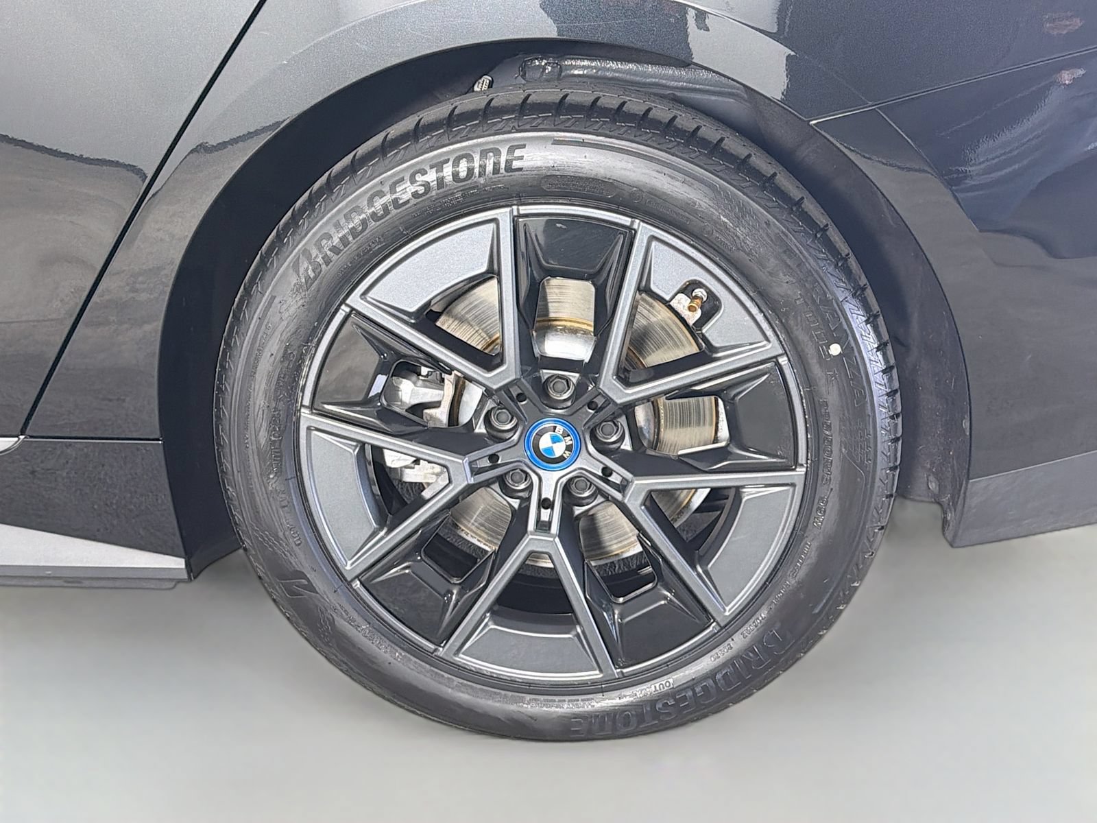Used 2023 BMW i4 eDrive40 RWD image 32