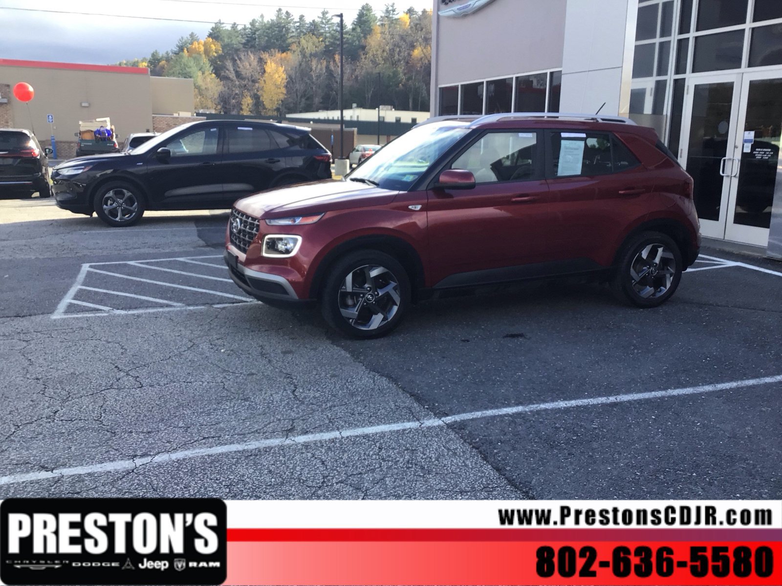 Used 2024 Hyundai Venue Limited FWD image 2