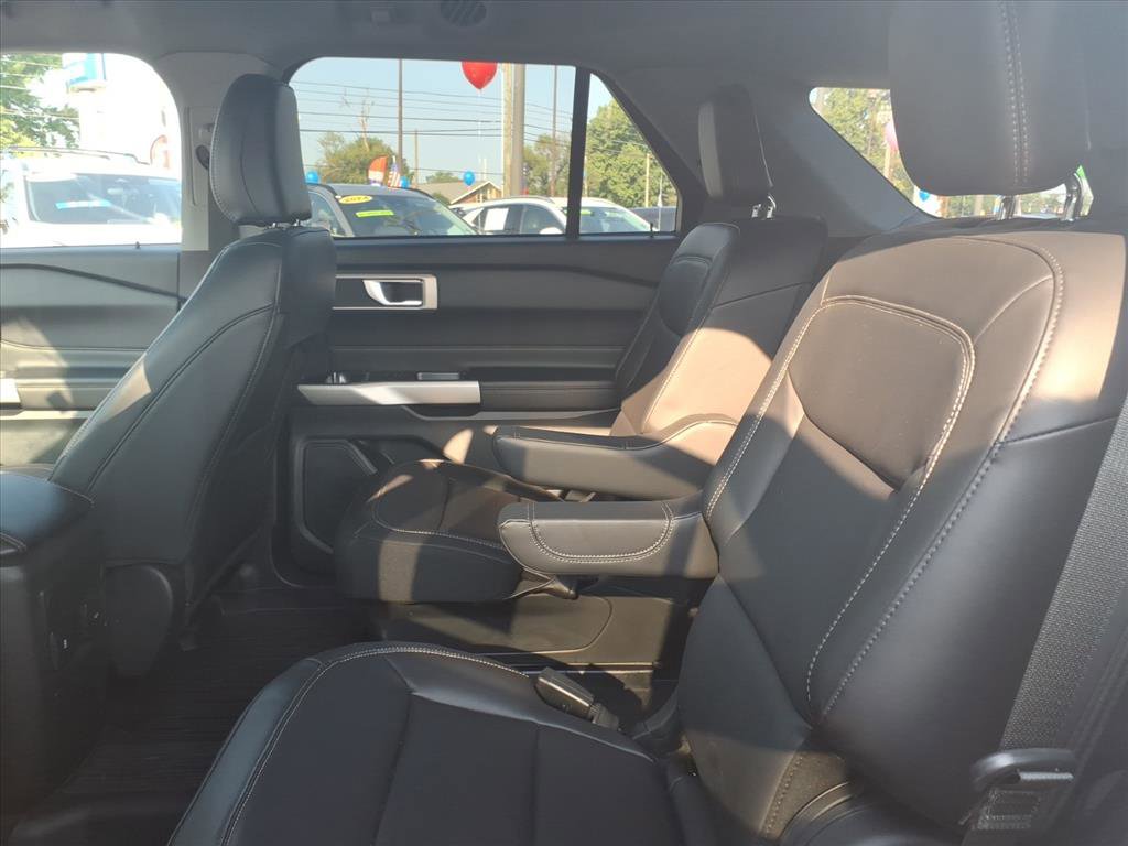Used 2023 Ford Explorer XLT w/ Equipment Group 202A image 9