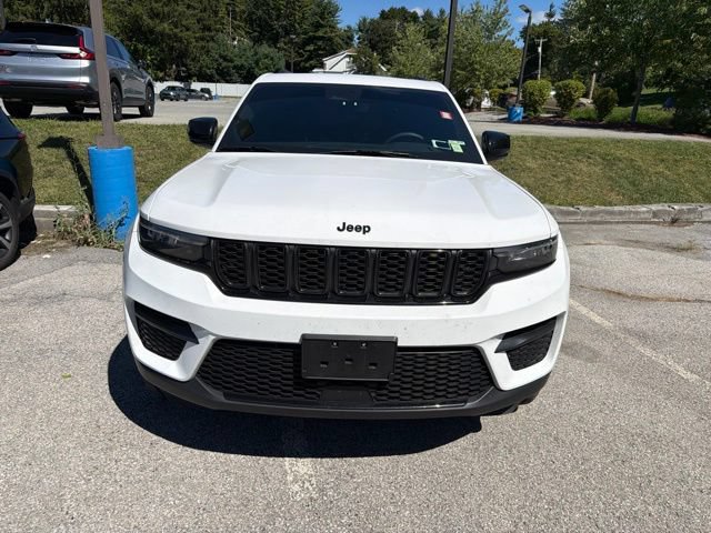 Used 2023 Jeep Grand Cherokee Altitude AWD/4WD image 16