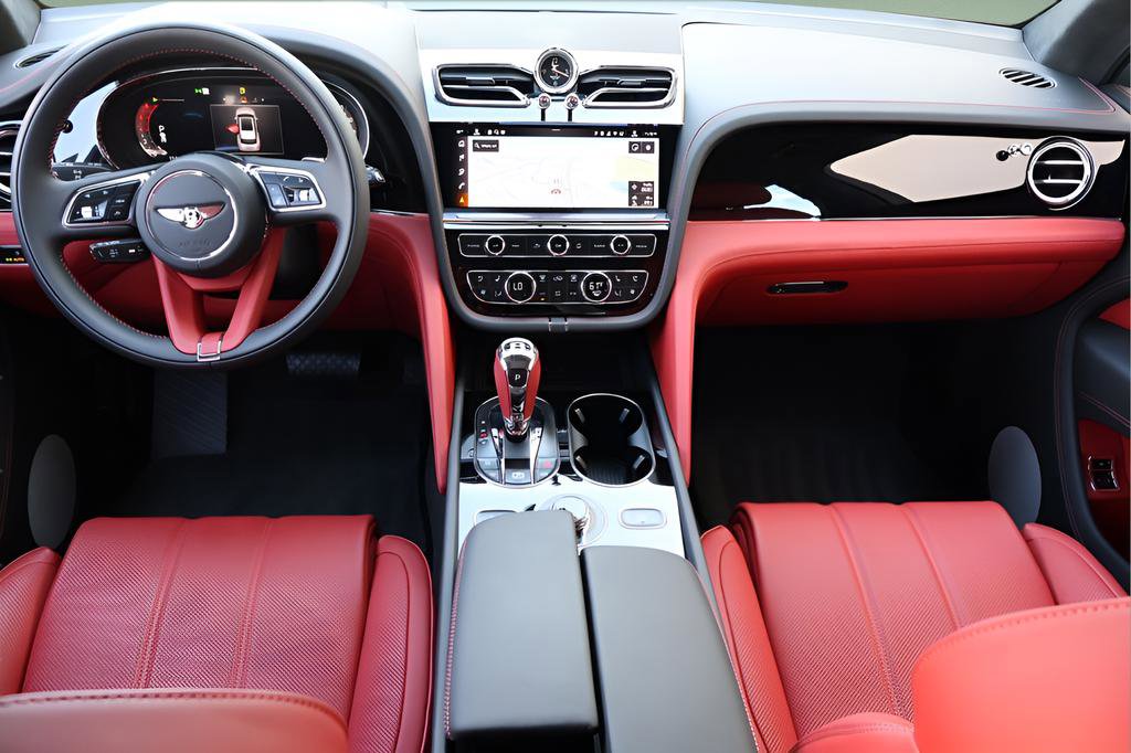 Used 2025 Bentley Bentayga AWD/4WD image 4