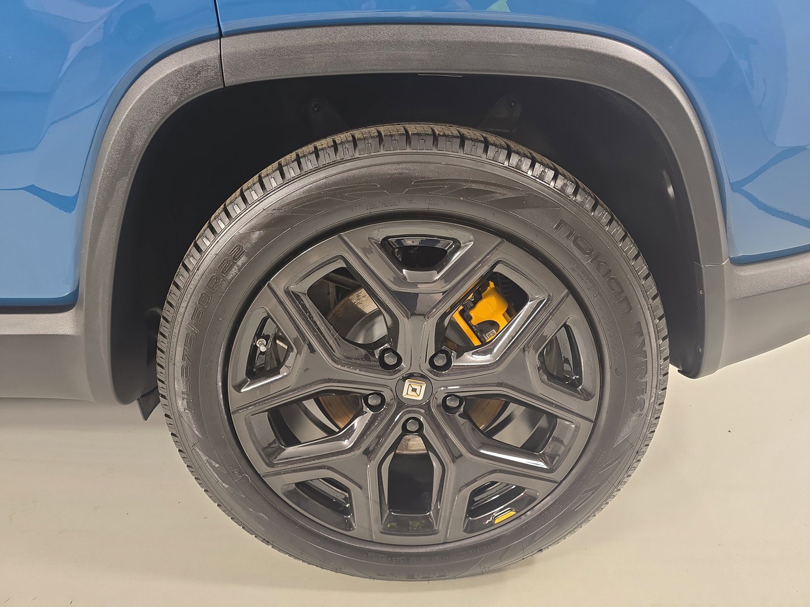 Used 2024 Rivian R1S Adventure AWD/4WD image 10