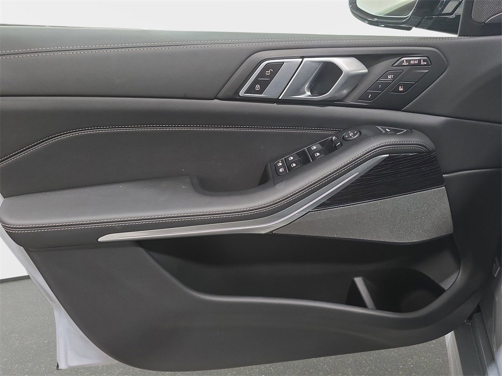 Used 2026 BMW X7 xDrive40i w/ M Sport Package image 26