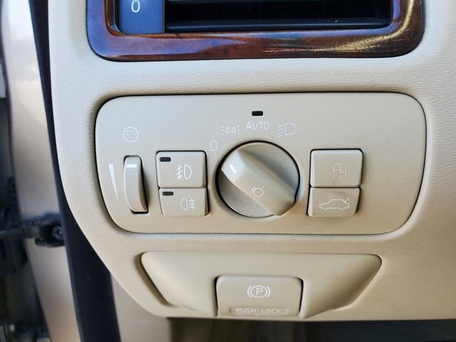 Used 2013 Volvo XC70 T6 image 16